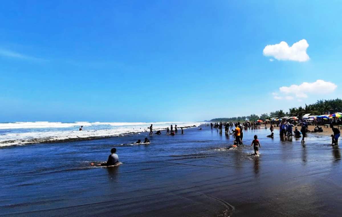 Destinasi Wisata Cilacap Terbaik yang Wajib Dikunjungi pantai cilacap